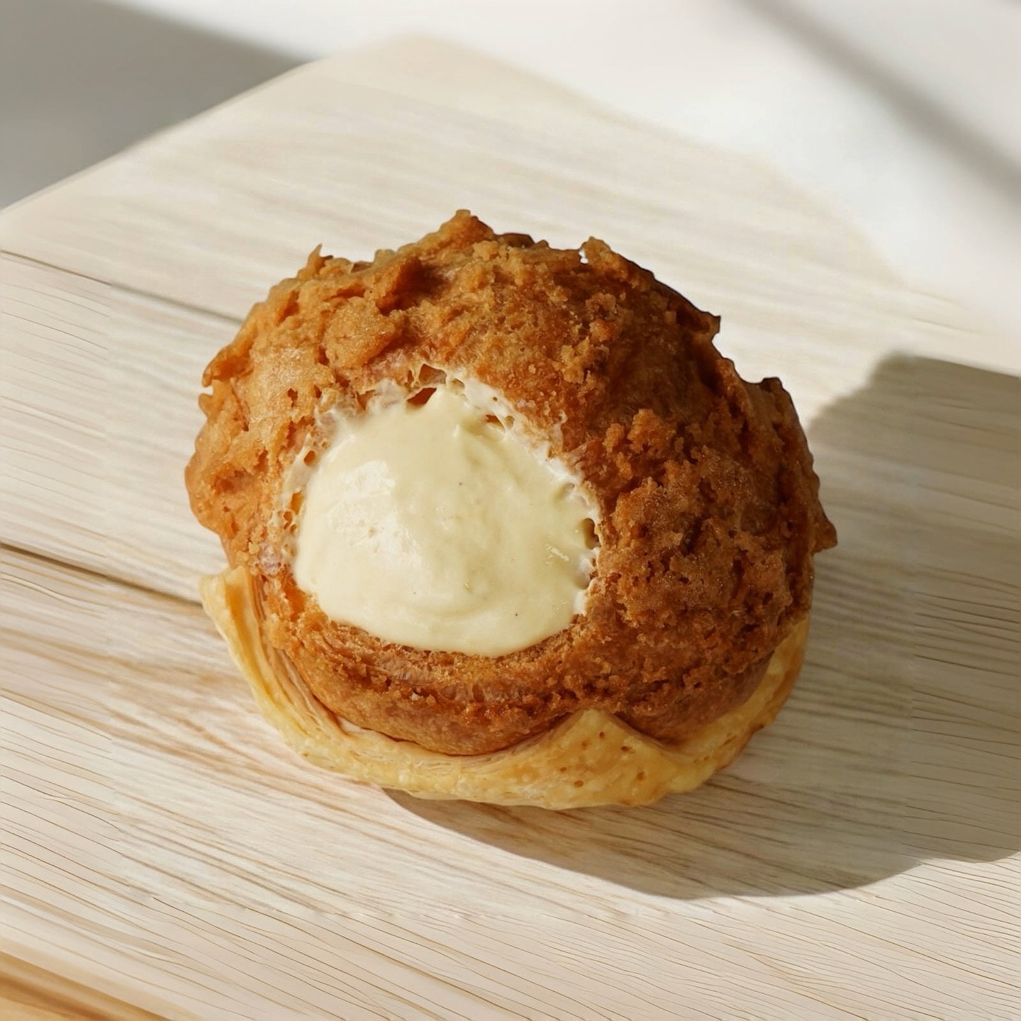 【プレミアムカスタード】

低温殺菌濃縮ミルクとバニラを使用し
上品な甘さの王道シュークリーム

人気no.1です♡

⏱11:00〜18:00(売り切れ次第終了)
〒326−0824
0284−64−7367
栃木県足利市八幡町1丁目2−11
アガタビル2F