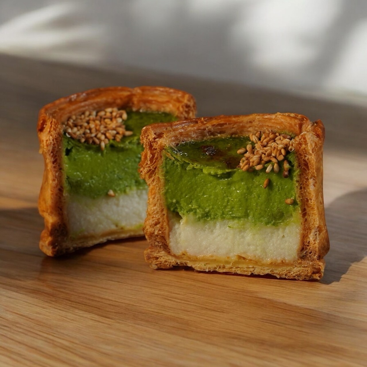 【足利産 にらと胡麻】

足利のニラ農家さん直送の香りと鮮やかな天然カラーを活かした
フレッシュから丁寧に仕込み、アクセントに胡麻をトッピング

⏱11:00〜18:00(売り切れ次第終了)
〒326−0824
0284−64−7367
栃木県足利市八幡町1丁目2−11
アガタビル2F