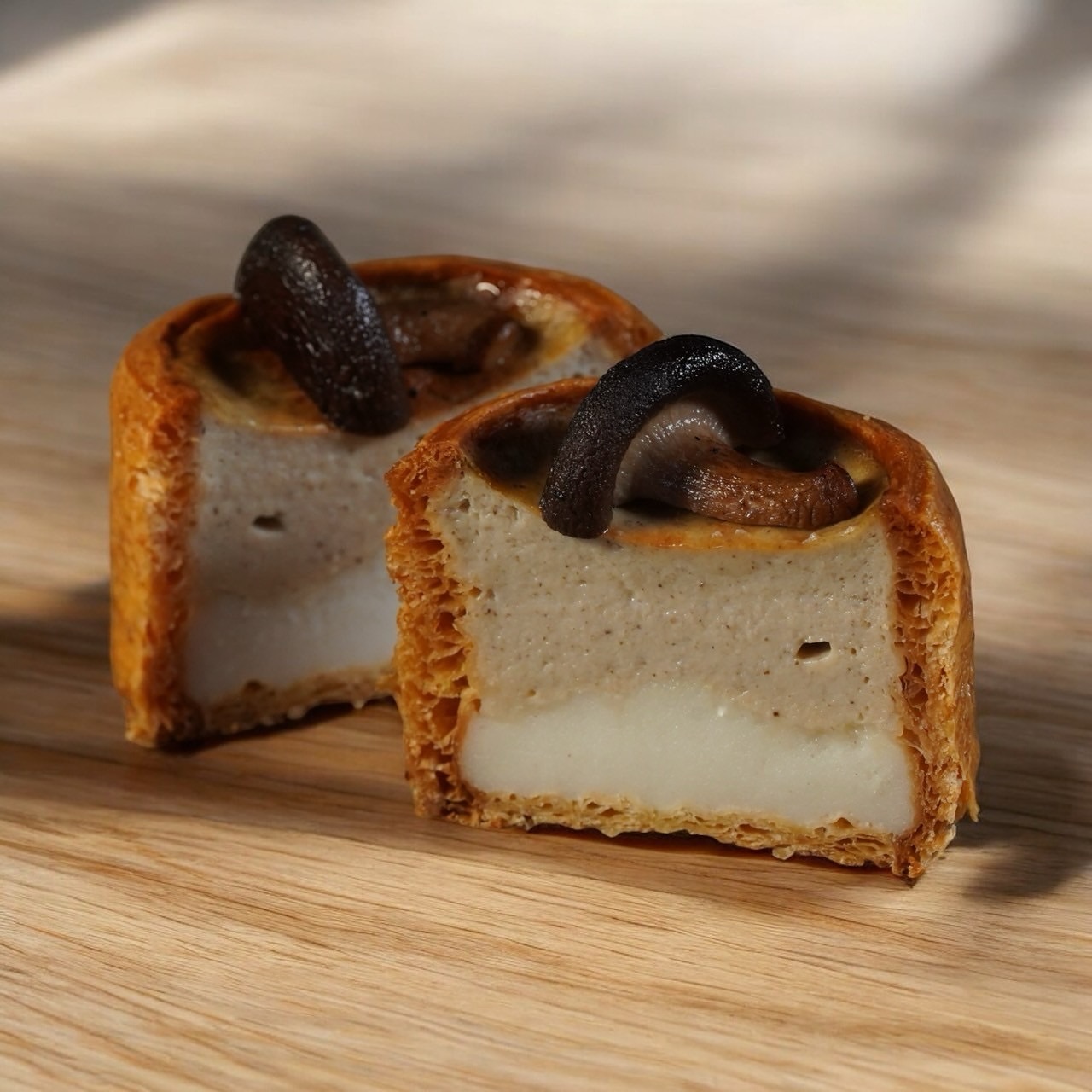 【足利産 椎茸とペッパー】

足利の農家さん直送の椎茸をじっくり炒めて
フラン生地にバターでソテーした椎茸と三種の胡椒をトッピング

⏱11:00〜18:00(売り切れ次第終了)
〒326−0824
0284−64−7367
栃木県足利市八幡町1丁目2−11
アガタビル2F