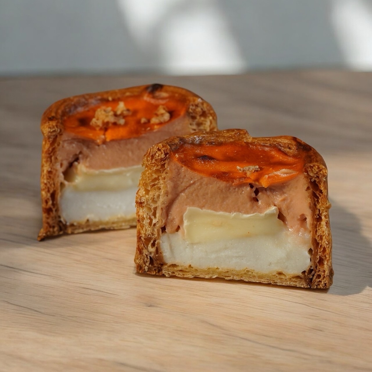 【トマトカマンベール】

イタリア産トマトの旨味を凝縮したオリジナルのフラン生地
カマンベールを一緒に焼き上げました ワインと相性抜群

⏱11:00〜18:00(売り切れ次第終了)
〒326−0824
0284−64−7367
栃木県足利市八幡町1丁目2−11
アガタビル2F