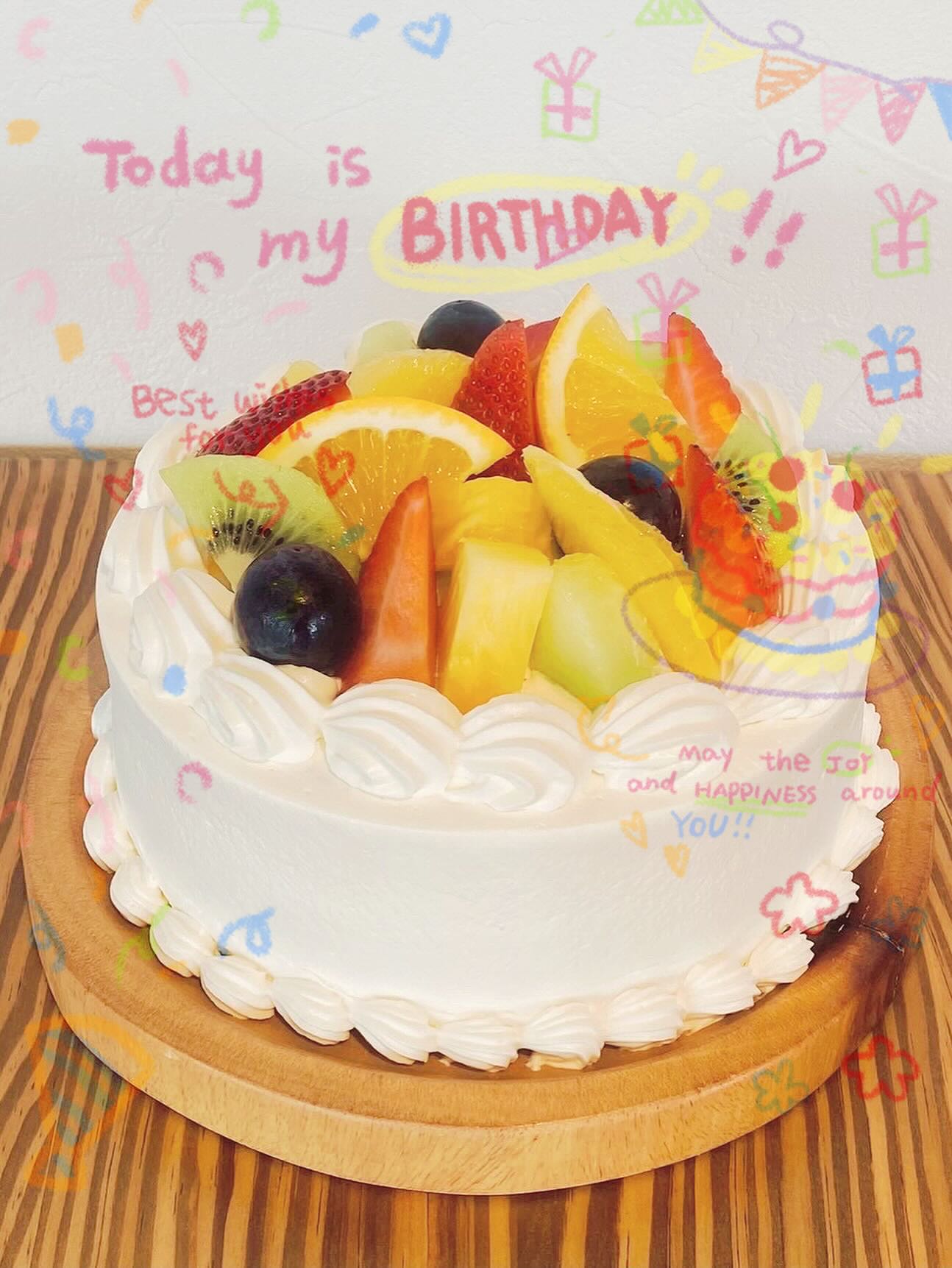 2025.9.12

みなさま️2つ3つのホールケーキはもう召し上がりましたか？

先日ご予約いただいたＴ様のケーキをちょこっとご紹介いたします。
フルーツ盛りだくさんと、2つ3つのプチシュークリームを乗せた、特別仕様

乗り切らないほどのデコレーションが雪崩を起こしているようなケーキになりました

みなさまも、特別な日や記念日にぜひご利用ください！
ご予約お待ちしております