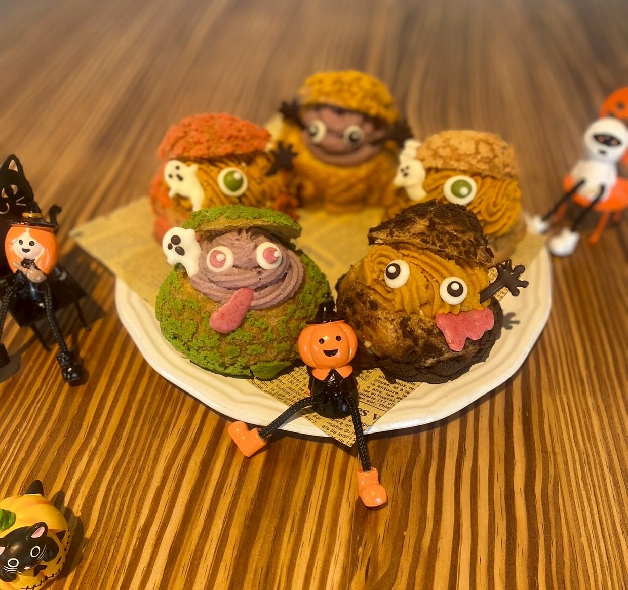 ᝰ✍︎꙳⋆2025/10/10

Autumn🧡
秋の「美味しい」をぎゅっと詰め込んだ
２つ３つ自慢のシュークリームをご紹介

ハロウィンまでの期間限定メニュー！！

⎡かぼちゃあん
⎣紫芋あん

中身が選べるおばけシュークリーム♡
（外側のシューはお任せになります）

可愛いシュークリームでハロウィン
パーティーや手土産に喜ばれること
間違いなし😎️

❝ 食欲の秋❞楽しんでいきましょうね〜🥴♡