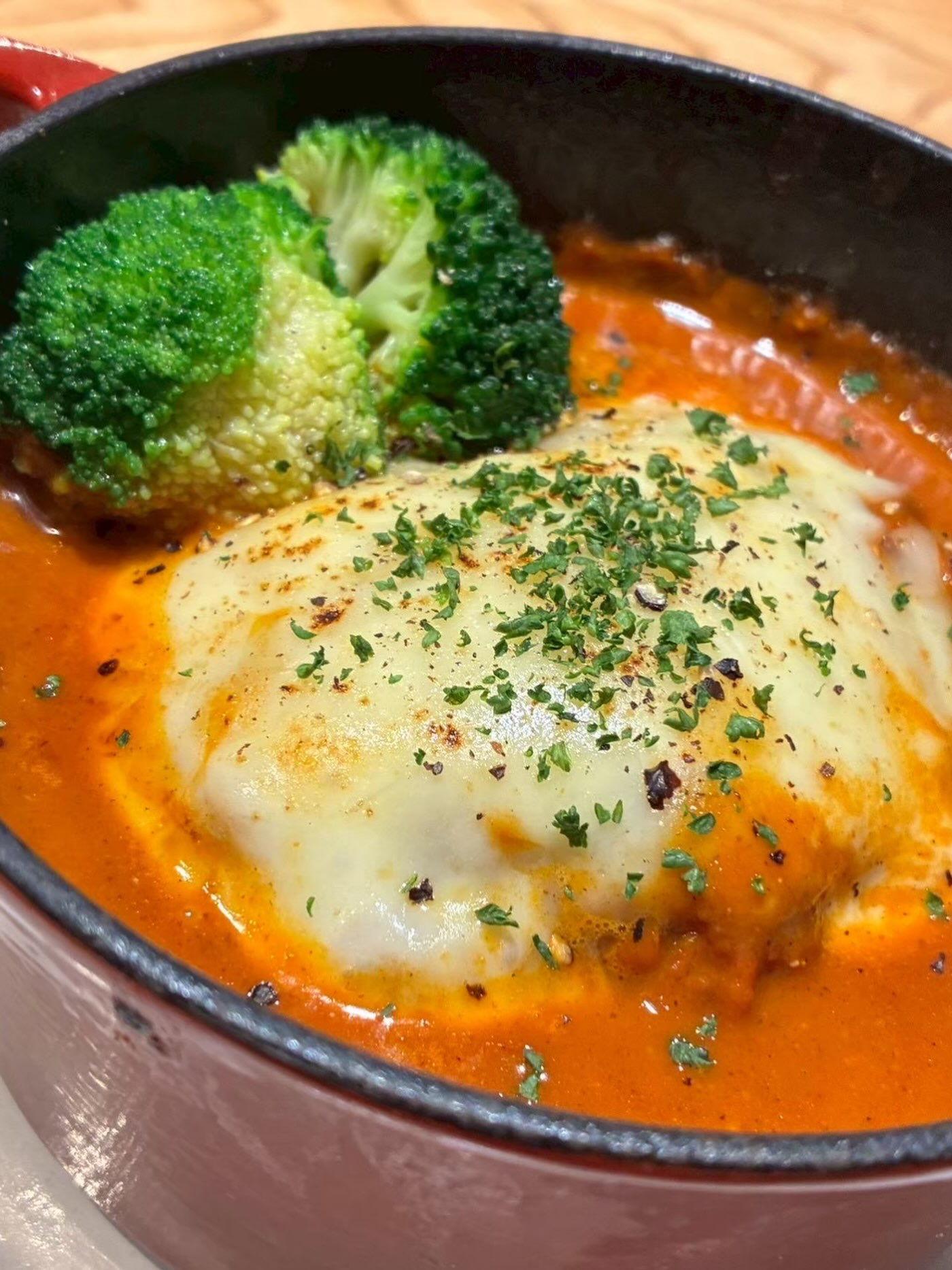 ᝰ✍︎꙳⋆2026/07/04

lunch menu
鶏ハンバーグ　カカオカレーソース

ふわっと軽いポップオーバーを
ピリッと辛いカレーソースに
たっぷりつけてお召し上がりください♡